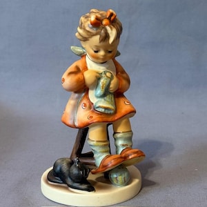 Vintage Goebel Hummel Figurine West Germany SIGNED Mothers Helper Cat Kitten Sew