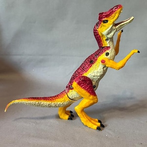 Vintage Jurassic Park Figure Toy Dinosaur Hasbro Raptor Velocoraptor Red Yellow