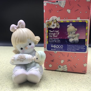Vtg Precious Moments Figurine Can&#39;t Get Enough of our Club &#39;94 Charter Member