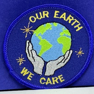 BOY SCOUTS PATCH vintage cub den memorabilia arm shoulder uniform badge emblem merit logo vtg mcm americana usa girl our earth we care hands