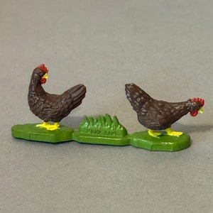 Vintage Plastic Farm Animal Britains Deetail 1982 Miniature Brown Chickens Hens