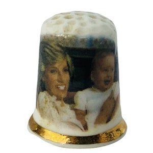Thimble vtg porcelain sewing figurine Finsbury Prince William Wales Diana 1983