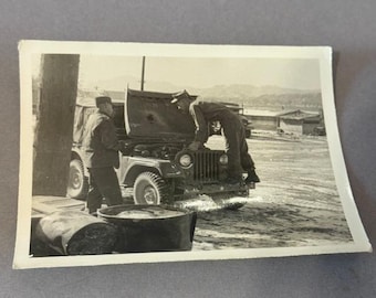 Real Vietnam War Photo Military Soldier Memorabilia Ephemera Jeep Mechanics US 2