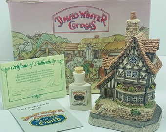 DAVID WINTER COTTAGE vintage figurine statue sculpture vtg great britain england nib box coa house Hine 1992 Thameside no 13