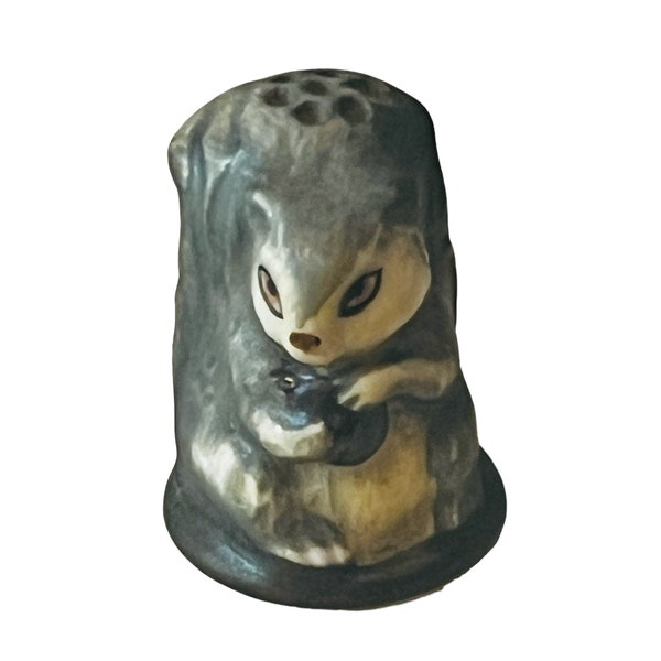 Franklin Mint Thimble Friends of Forest Animal Figurine 1982 Gray Squirrel acorn