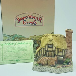 DAVID WINTER COTTAGE vintage figurine statue sculpture vtg great britain england nib box coa house Hine 1994 Whileaway collectors 15