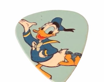 Walt Disney Donald Duck disneyland souvenir instrument Guitar pick vtg music memorabilia collectible limited edition vintage blue