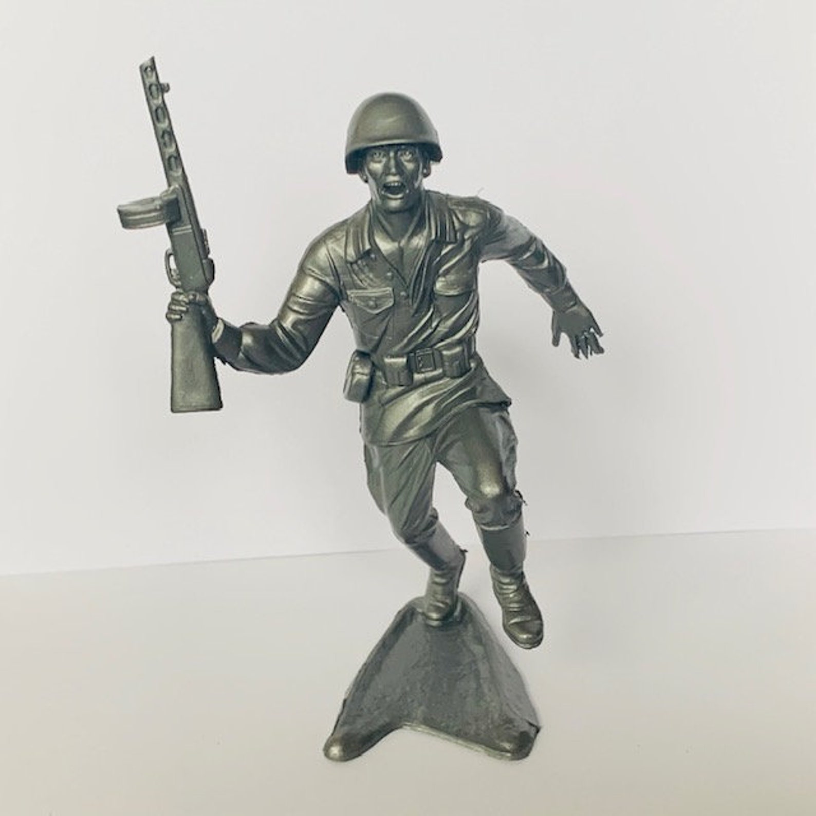 plastic army figures