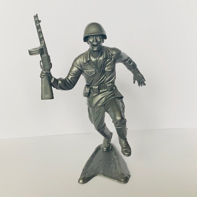 PLASTIC ARMY MEN Louis Marx 6