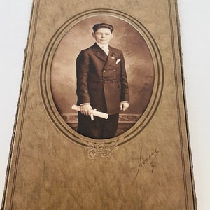 Antike Kabinettkarte Fotobild Fotografie Geisterhaus Portrait Ephemera gruselige Horror Hexe Halloween Geist 1900er Diplom Diplom Junge