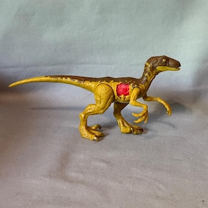 Vintage Jurassic Park Figure Toy Dinosaur Mattel Velociraptor Raptor Injured Tan