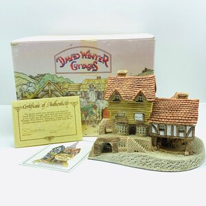 DAVID WINTER COTTAGE vintage figurine statue sculpture vtg great britain england nib box coa house Hine 1980 Market Street signed signature