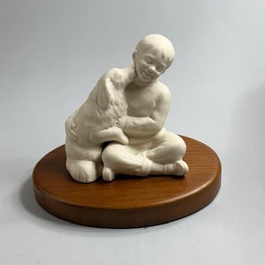 Figura vintage firmada de ER Hansen Classics, "Devotion Boy Puppy Dog" (Perro cachorro de porcelana y madera).