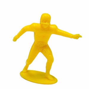 LOUIS MARX FOOTBALL 1969 vintage plastic molded action figure collectible 4 inch 4&quot; toy sports memorabilia yellow number 24