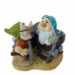 SNOW WHITE FIGURINE Classics cake topper seven 7 dwarfs dwarves vintage Walt Disney Store resin sculpture gift decor Doc Sleepy coal train