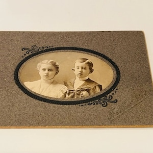 Antique Cabinet Card Photo Photo Photographie Maison hantée portrait éphémère horreur effrayante sorcière Halloween fantôme des années 1900 frères et sœurs encadrés
