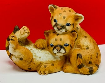 CURIOUS COUGARS HOMCO 1993 masterpiece porcelain figurine sculpture statue cats home interior gift vintage vtg cheetah leopard spotted cubs