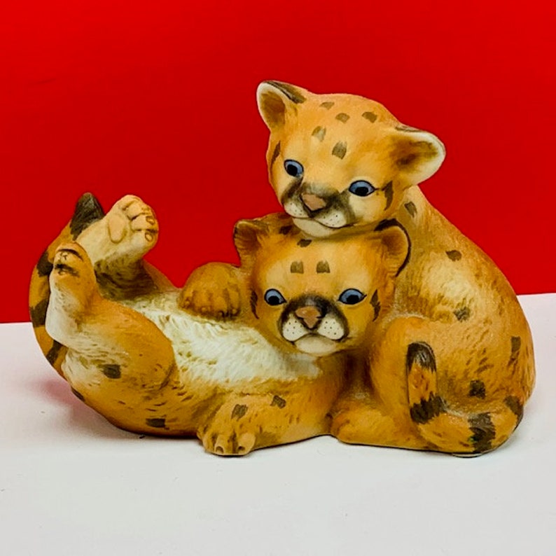 CURIOUS COUGARS HOMCO 1993 masterpiece porcelain figurine sculpture statue cats home interior gift vintage vtg cheetah leopard spotted cubs