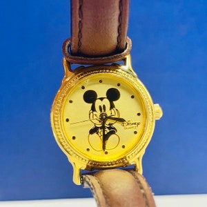 MICKEY MOUSE VINTAGE Gold wristwatch vintage vtg watch walt disney limited release edition leather band disneyland world time works