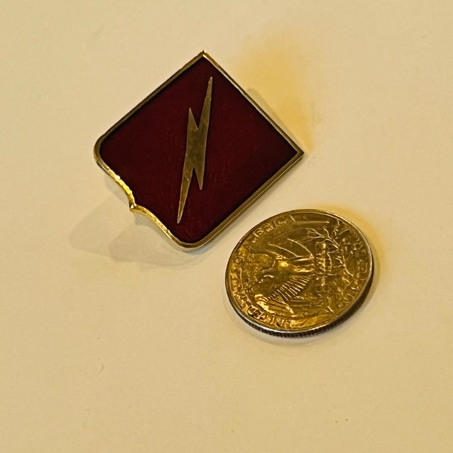 Military Pin Vtg Button Insignia Medal Award Pinback Vintage