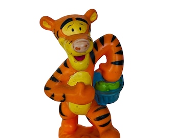 Winnie Pooh figurine Tigger Birthday gift vtg Disney World resin cake topper WD3