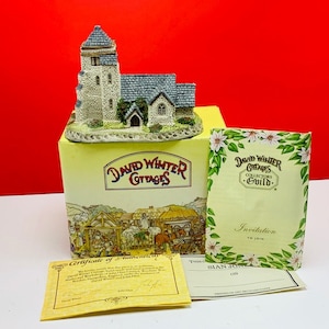 DAVID WINTER COTTAGE vintage figurine statue sculpture vtg great britain england nib box coa house Hine shires 1985 St Georges Church guild