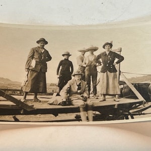 Tarjeta de gabinete antiguo Foto vista de imagen Fotografía Haunted House ephemera scary creepy horror vintage principios de 1900 Womens rights fishing peer