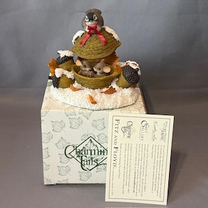 Vintage Charming Tails Figurine Mouse Fitz Floyd Christmas Inside Count Nutshell