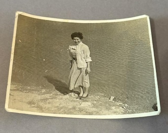 Real Vietnam War Photo Military Soldier Memorabilia Ephemera Lake Woman Lady