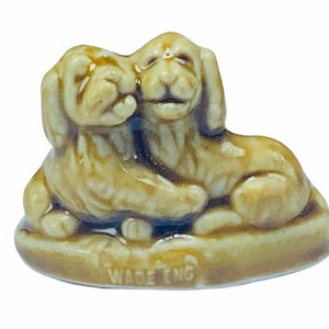 WADE WHIMSIES MINIATURE figurine whimsy England made vintage animal mcm vtg decor collectible red rose tea puppy dog gold cocker spaniel hug
