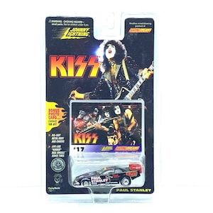 JOHNNY LIGHTNING KISS vintage Diecast Stock Car Moc Bonus Foto Karte 1997 vtg Rock Roll Heavy Metal Erinnerungsstücke Mantis Gene Simmons #17 BM1