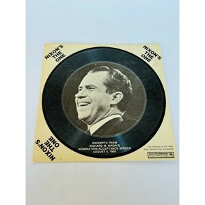 The One de Richard Nixon extractos del discurso de nominación 1968 vtg 7X7 disco de cartón Nixon AC1