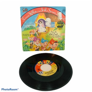 VINYL RECORD VINTAGE 45 rpm music album lp vtg mcm 7 inch 7&quot; case cover 1960s Walt Disney Snow White Seven 7 Dwarfs cricket little people