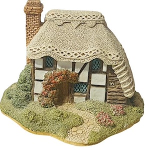 Lilliput Lane Strawberry Cottage Sculpture Hine Figurine England 1990 Home Gift