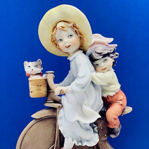 GIUSEPPE ARMANI CAPODIMONTE Sculpture Statue Figurine Vintage 1982