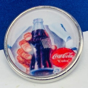 PINBACKS BUTTONS PIN vintage collectible memorabilia vtg Coca Cola soda pop coke advertising polar bear