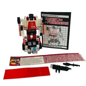 Red Alert Transformers Takara robot figure Hasbro Takara G1 vtg toy lot autobot BMC2