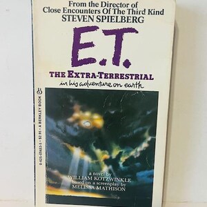 ET Extra-Terrestrial Spielberg 1982 Science Fiction Paperback Book Space UFO vtg