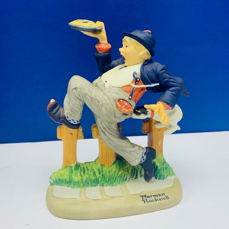 NORMAN ROCKWELL FIGURINE 1980s Danbury Mint vintage porcelain statue sculpture gift decor Saturday evening post nib box Caught in Act pie