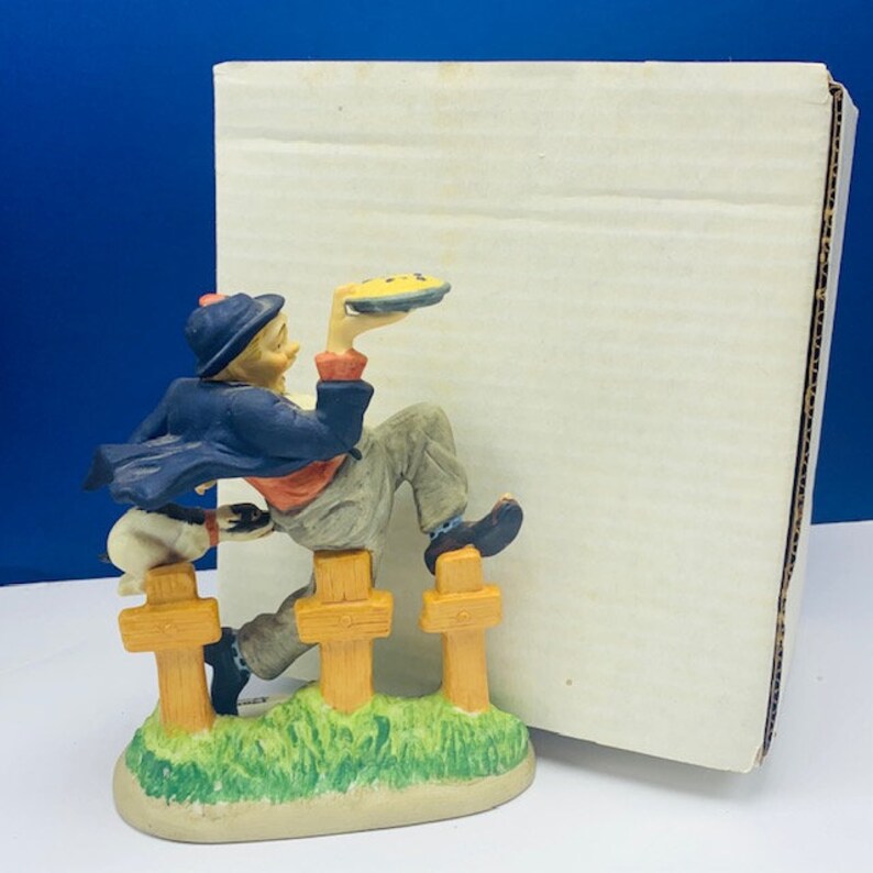 NORMAN ROCKWELL FIGURINE 1980s Danbury Mint vintage porcelain statue sculpture gift decor Saturday evening post nib box Caught in Act pie