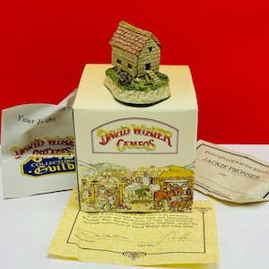 DAVID WINTER COTTAGE cameos miniature vintage figurine statue sculpture vtg great britain england nib box coa house Hine 1991 Poultry Ark