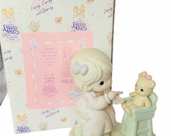 MOMENTOS PRECIOSOS FIGURINE Enesco decoración de escultura vintage regalo nib caja porcelana bisque Navidad 1994 Miembros sólo compartiendo pm942 silla alta