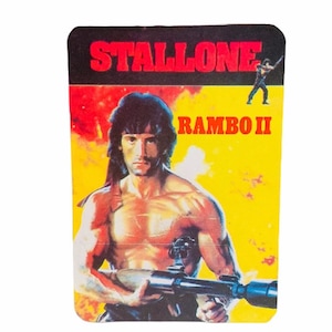 RAMBO II KALENDER 1986 Vintage Grafikkarte Papier Ephemera Vtg Action Figur Spielzeug Kunst Sylvester Stallone 2 rpg Raketenwerfer