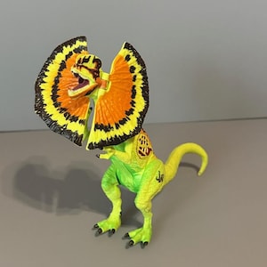 Vintage Dinosaur Toy Figure Safari Jurassic Park Dilophosaurus Spitting Spits