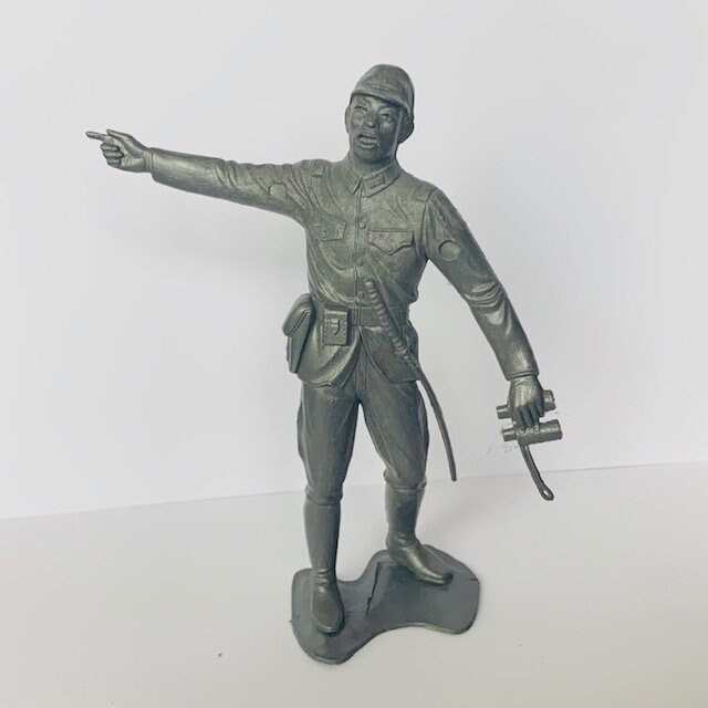PLASTIC ARMY MEN Louis Marx 6