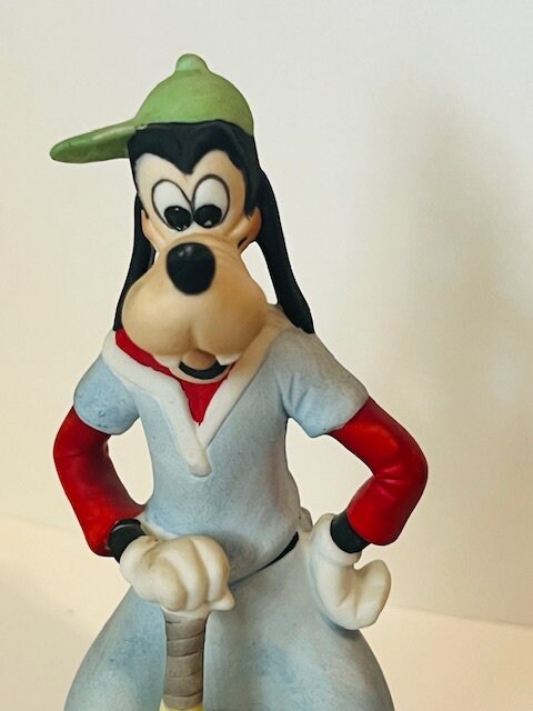 Walt Disney Goofy Figurine Vtg Baseball Japan Disneyland