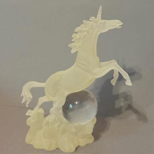 Vintage Einhorn Figur Skulptur Pegasus Milchglas Longbogen Kristallkugel
