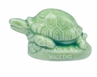 WADE WHIMSIES MINIATURE figurine whimsy England made vintage animal mcm vtg decor collectible red rose tea jade green turtle tortoise