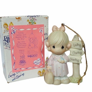 PRECIOUS MOMENTS FIGURINE Enesco vintage sculpture decor gift nib box porcelain bisque Christmas ornament 1993 loving caring sharing pm040