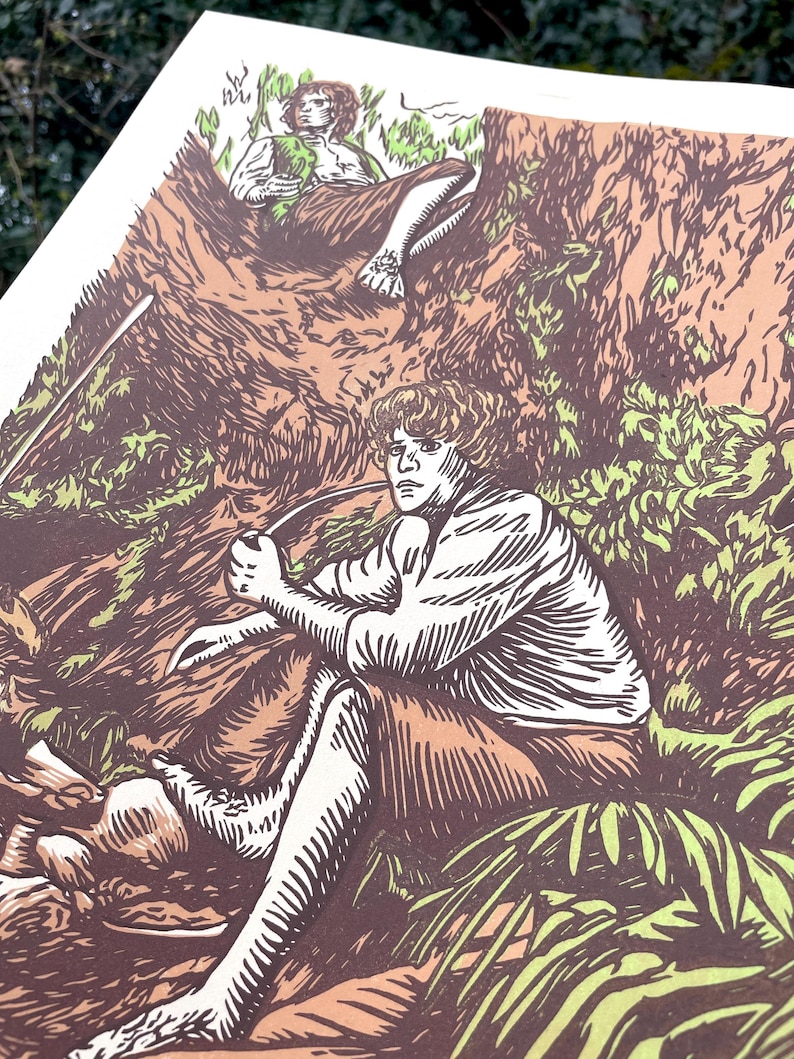 Puede incluir: Una ilustraci&oacute;n en madera grabada en blanco y negro de dos personas sentadas en un bosque. La persona de la izquierda est&aacute; sentada con las piernas cruzadas y los brazos cruzados. La persona de la derecha est&aacute; sentada con las piernas estiradas hacia adelante. El fondo es un bosque con &aacute;rboles y follaje.